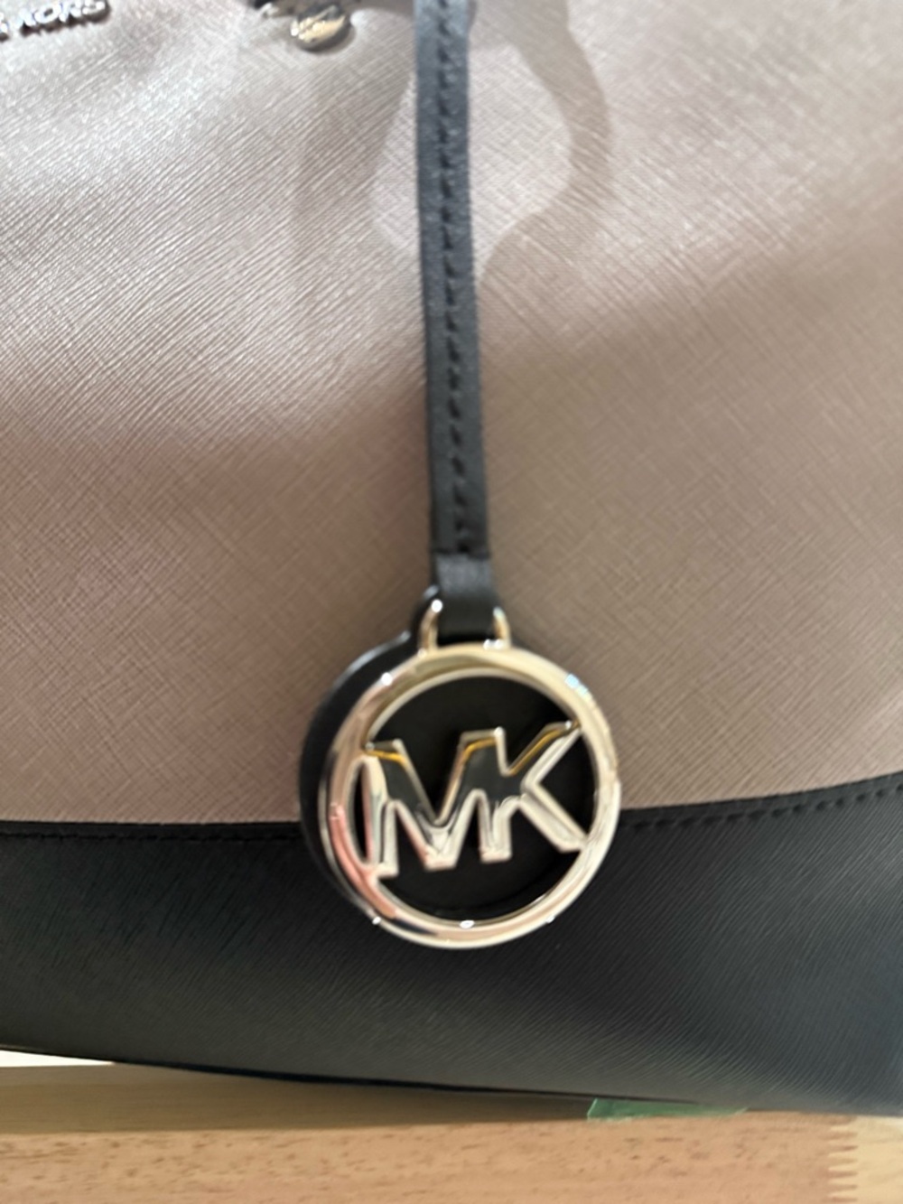 Michael Kors Light Pink Saffiano Tote with Gold Hardware - Picture 4 of 7